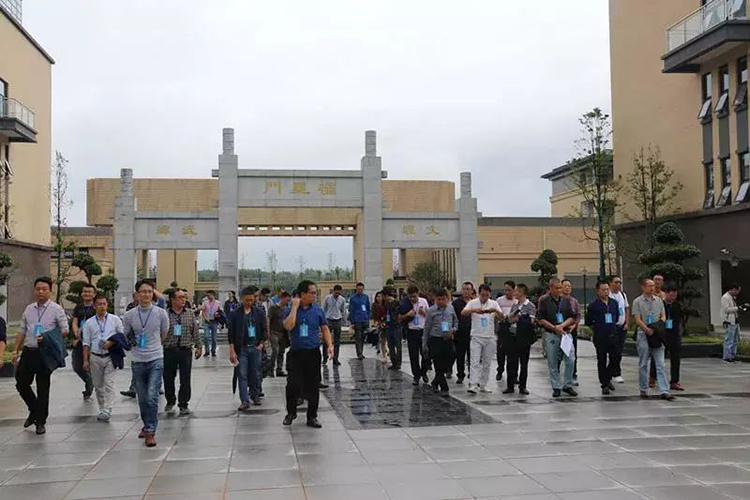 自貢衡中|62名校長(zhǎng)來(lái)?？疾煊^摩